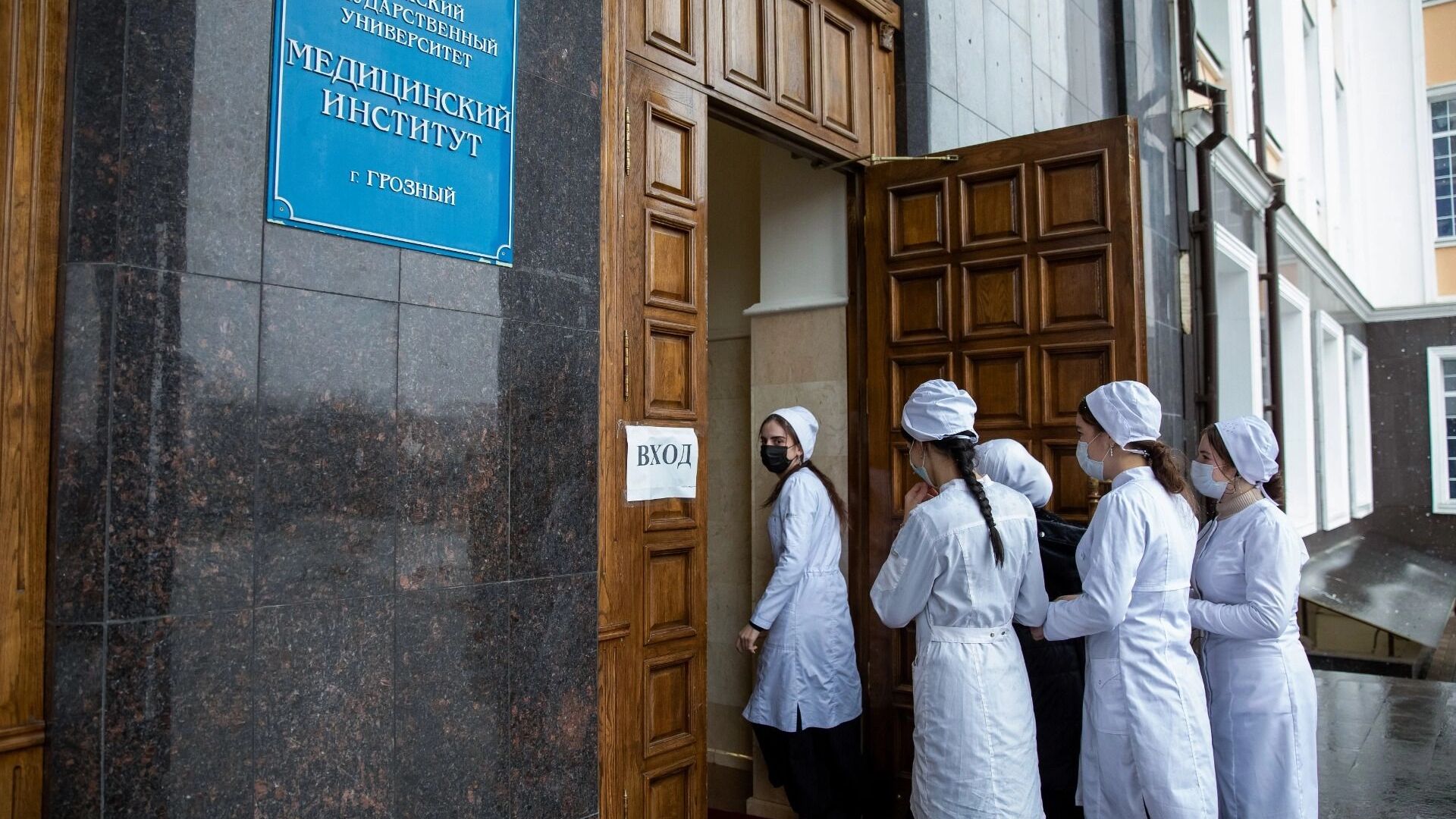 Регионы ожидают наплыва столичных студентов в медвузы: учиться в Москве дорого