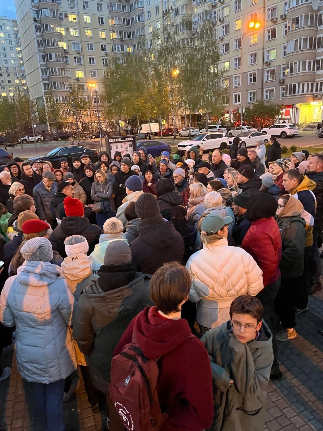 Создание дворов без машин у старых домов ведет к росту социальной напряженности
