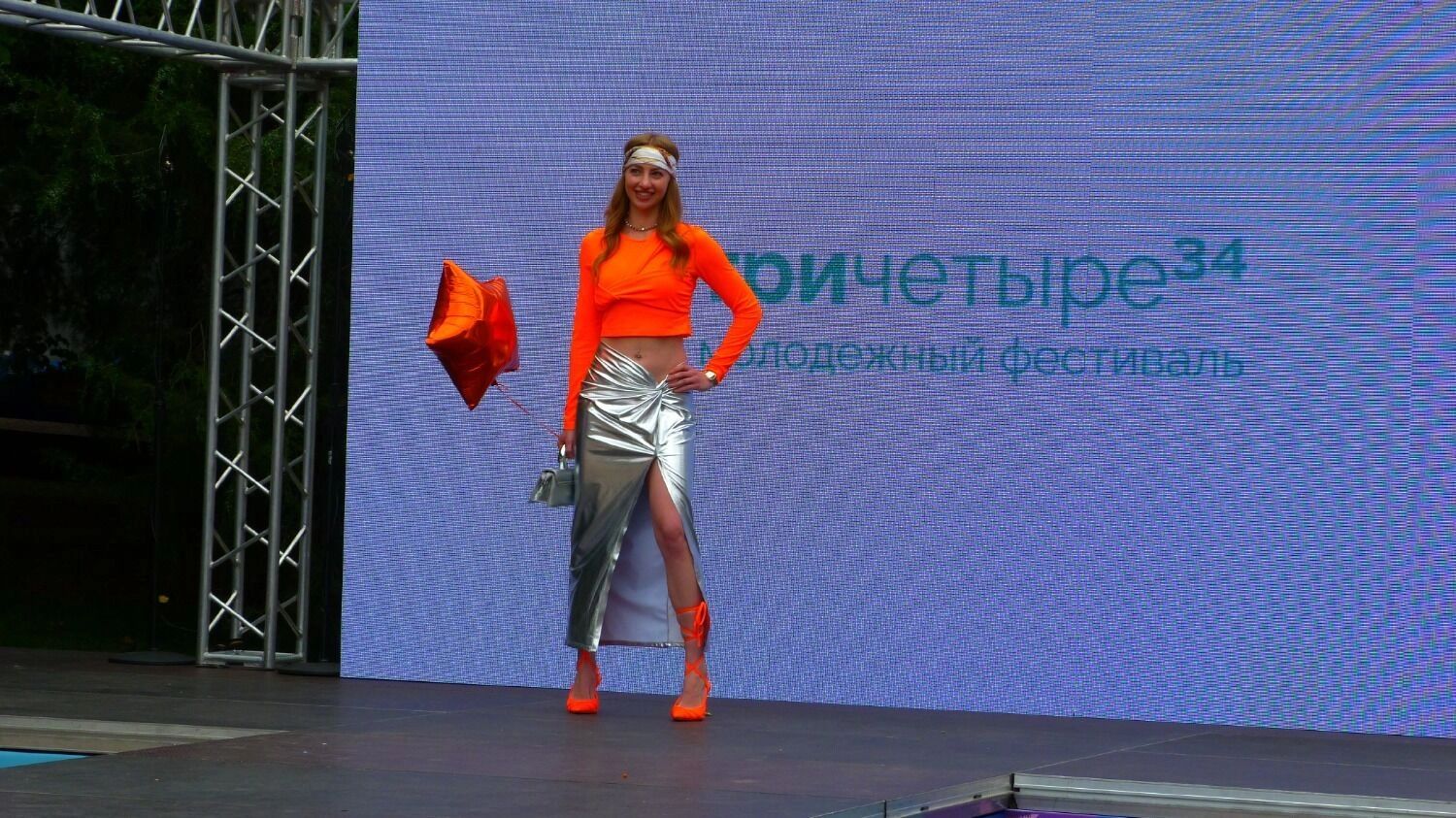 Показ мод на фестивале ТриЧетыре