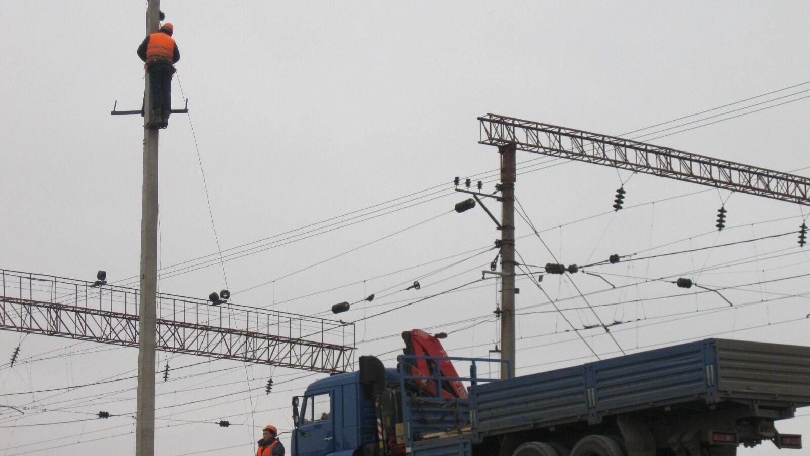 Освещение пассажирской инфраструктуры обновили на платформах 190 станций ПривЖД