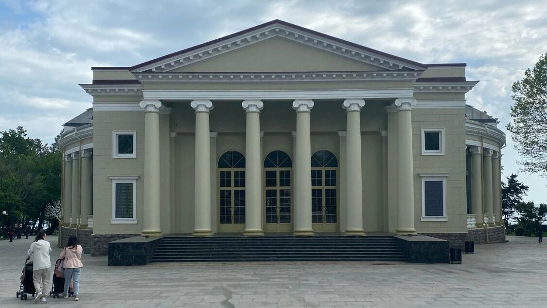 Летний театр в парке Фрунзе в Сочи