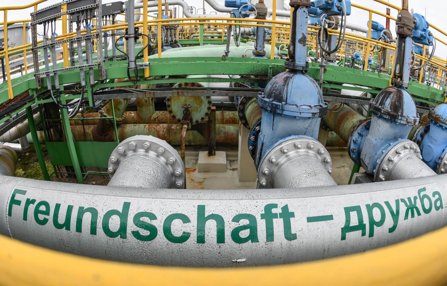 Трамп передал Сербии и Газпрому привет от Байдена. Санкции против НПЗ NIS действуют