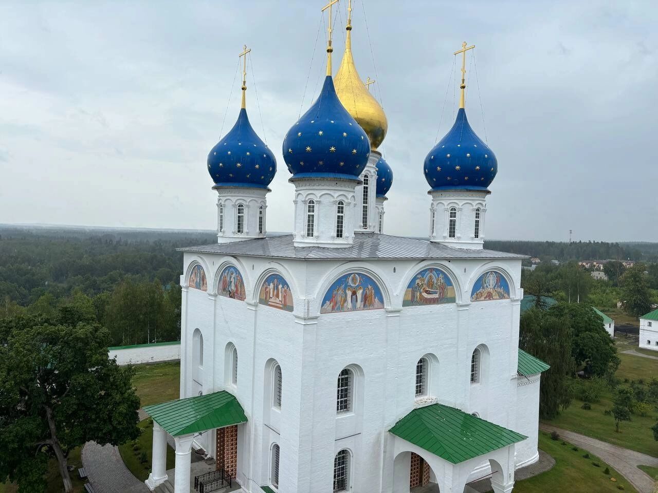 Свято-Успенский мужской монастырь во Фролищах