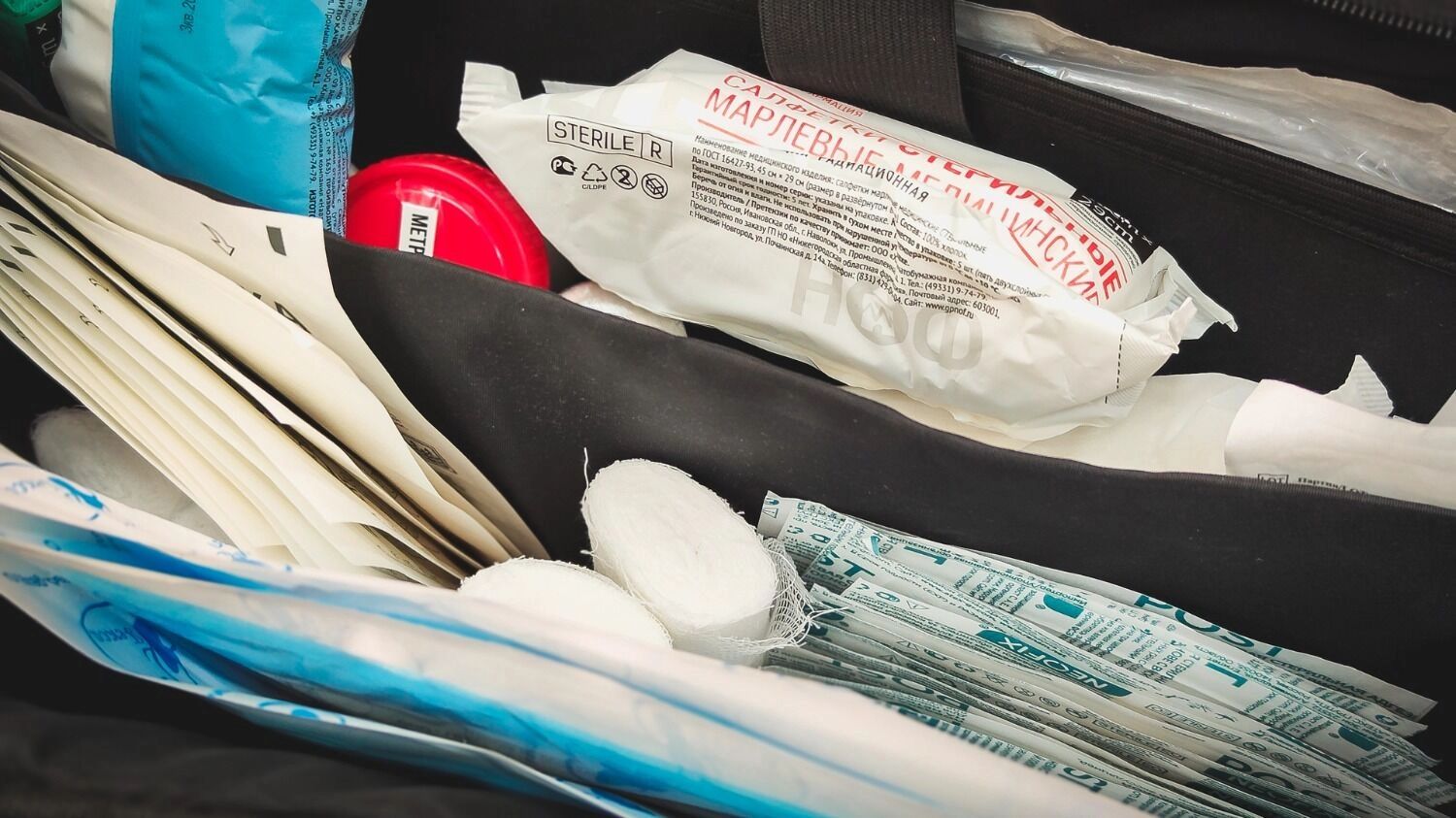 Положите в аптечку средства первой необходимости