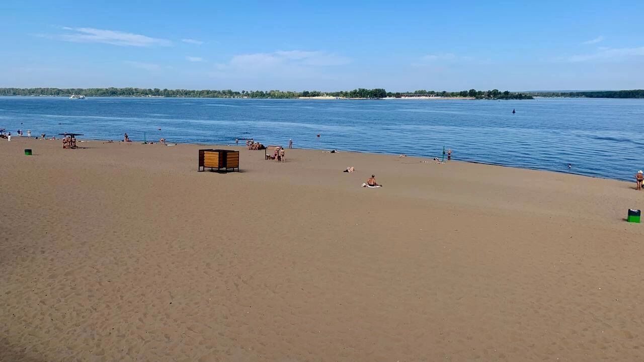 Пляж в Самаре ранним утром