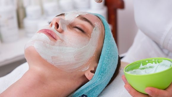 Врач рассказал, как россиян обманывают, впихивая крема с коллагеном Врач рассказал, как россиян обманывают, впихивая крема с коллагеном