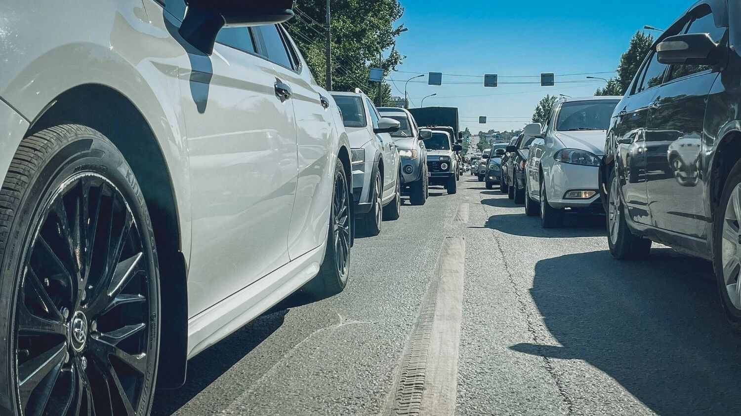 Часть проезжей части перекрыта из-за ремонта