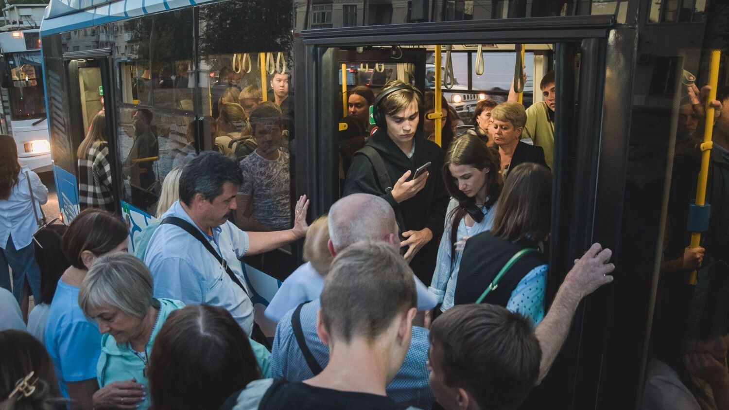 К&nbsp;сожалению, «давки» в&nbsp;салонах некоторых маршрутов общественного транспорта избежать очень сложно&nbsp;— особенно вечером или утром