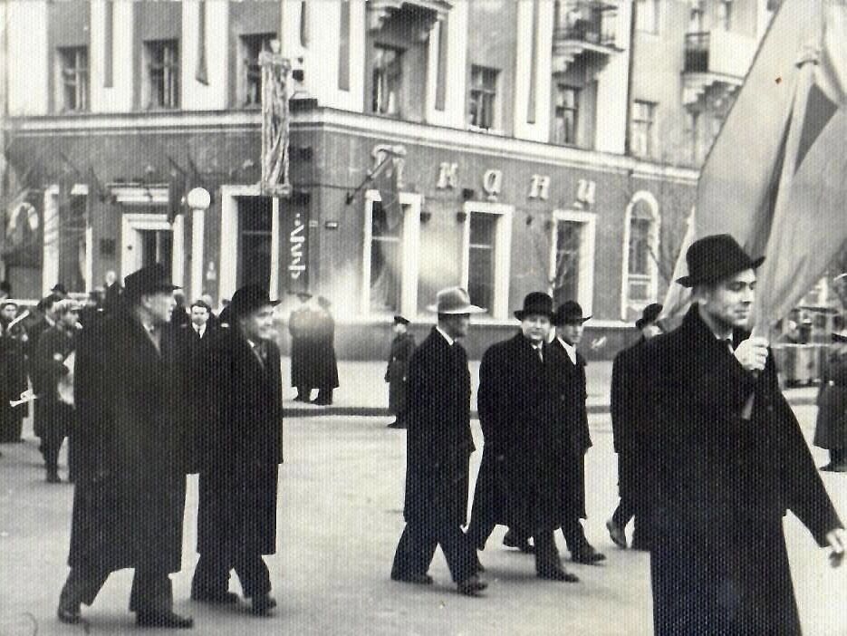 Ноябрьская демонстрация на площади Революции, 1962 год