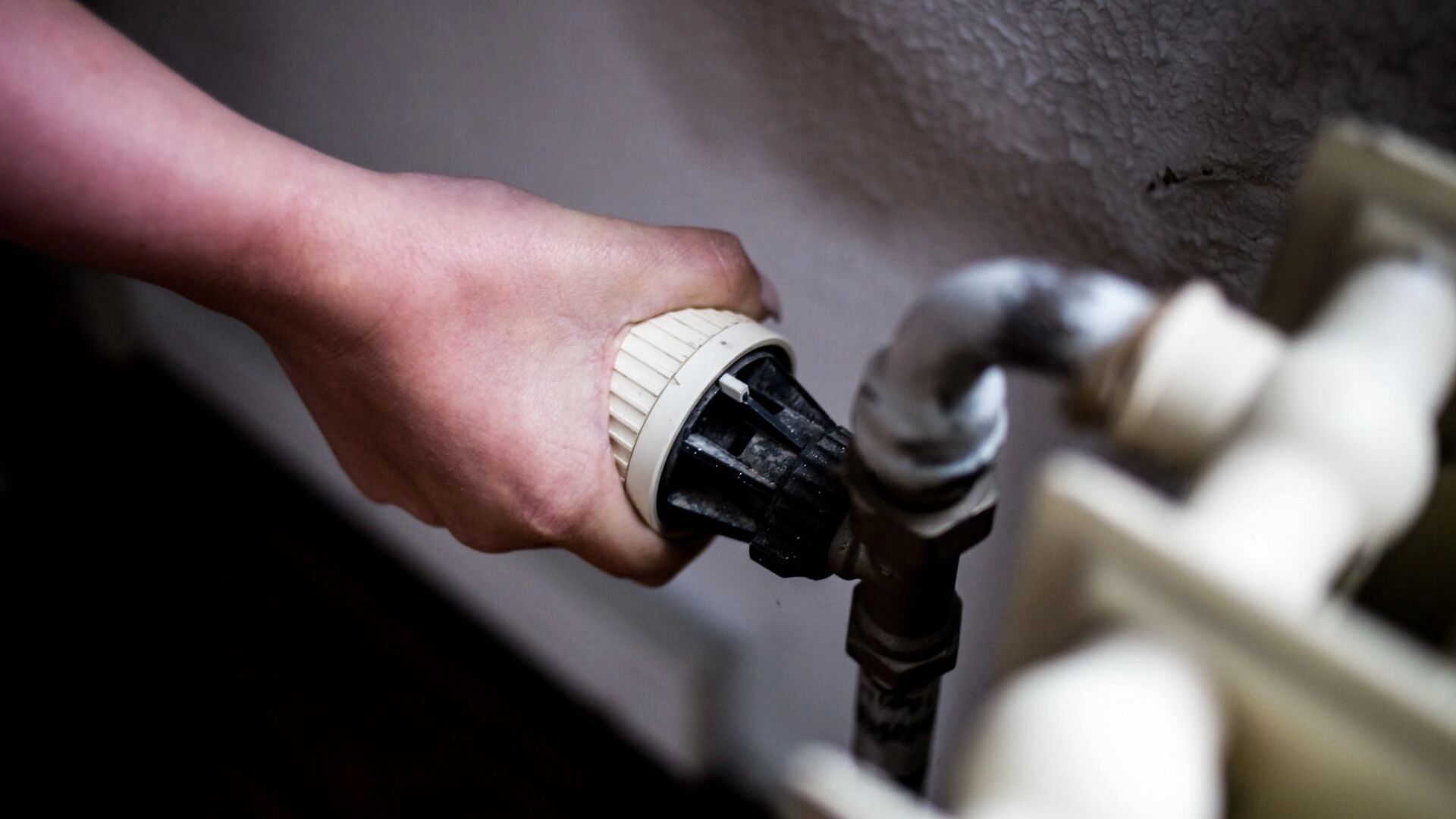 С Новыми блэкаутами! В Коми и Забайкалье нет света и тепла, аварийное жилье подождет