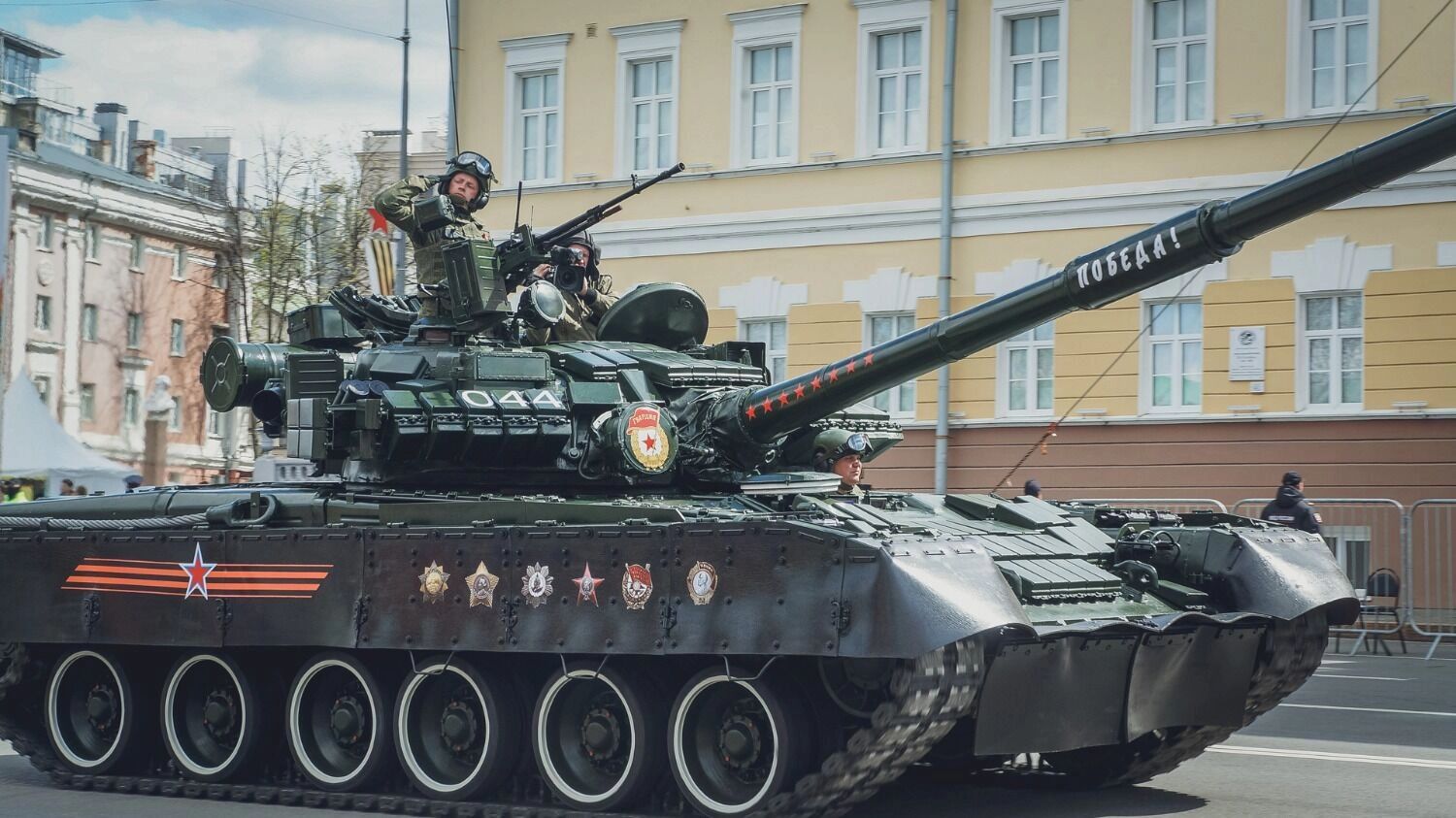 Найти семь триллионов за 10 дней. Правительство перекроило трехлетний бюджет России