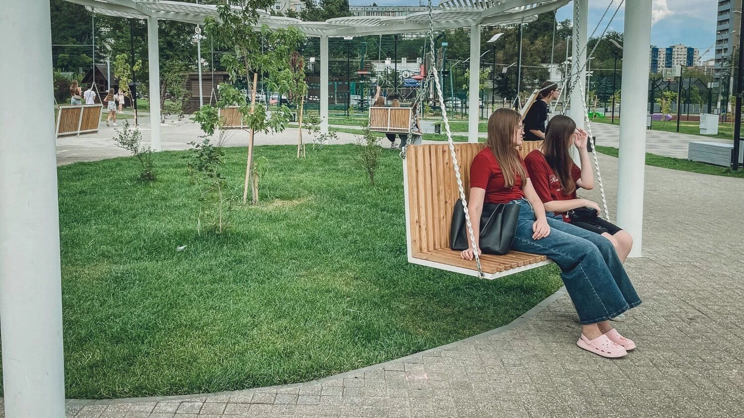 Качелей в парке хватит всем