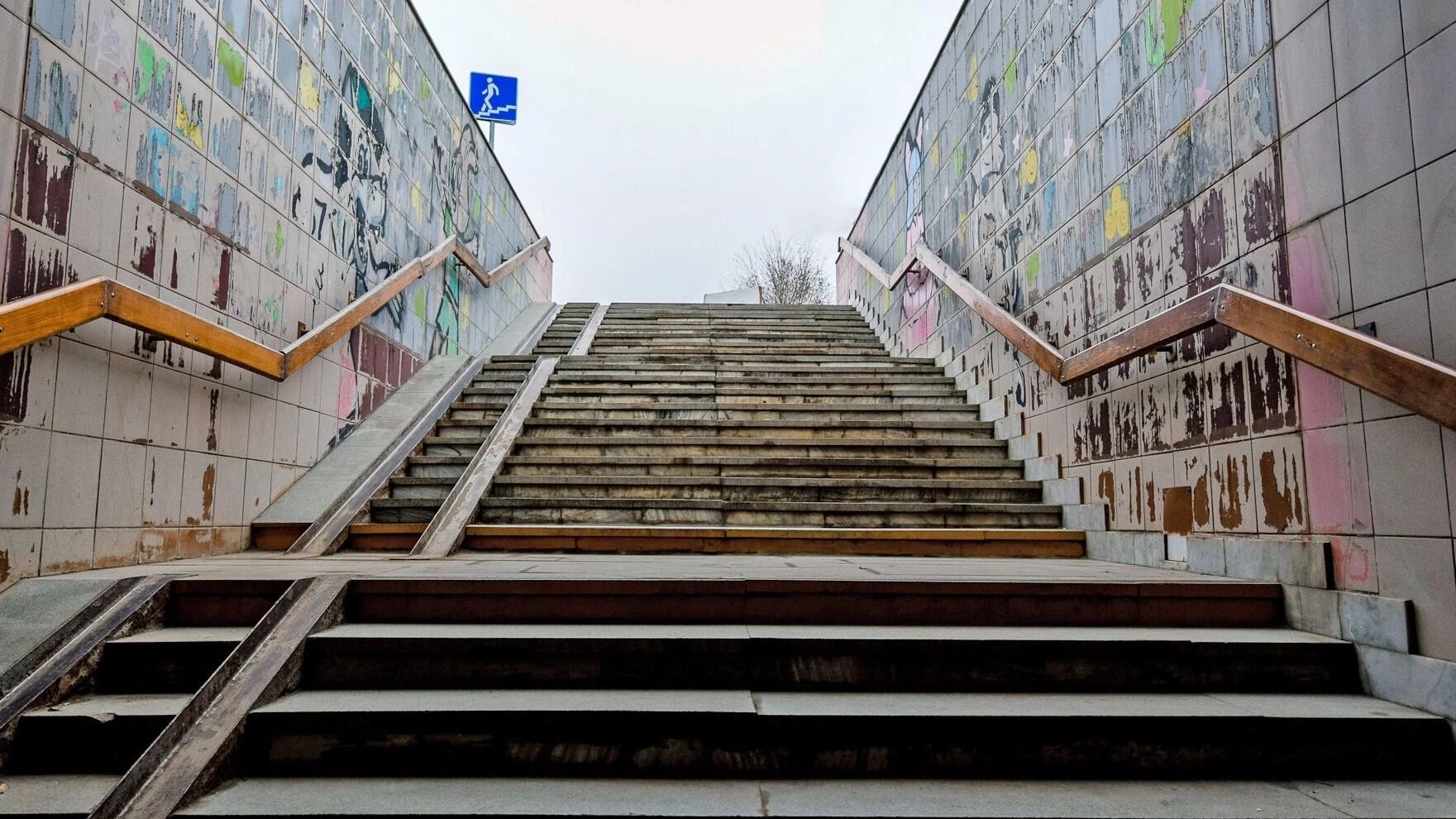 В Волгограде завершили реконструкцию входов станции Комсомольская