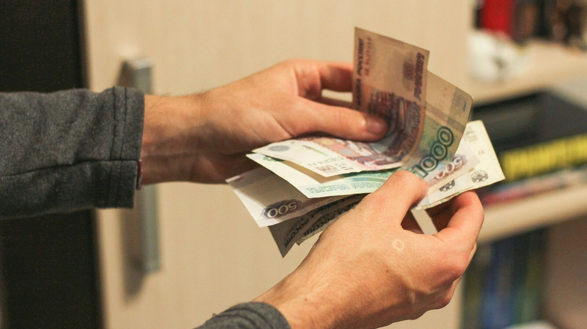 В центре Ижевска дерзко ограбили двух студентов