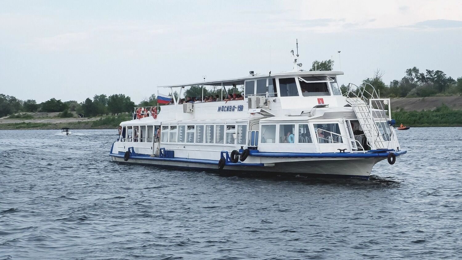 Речные прогулки по Волге