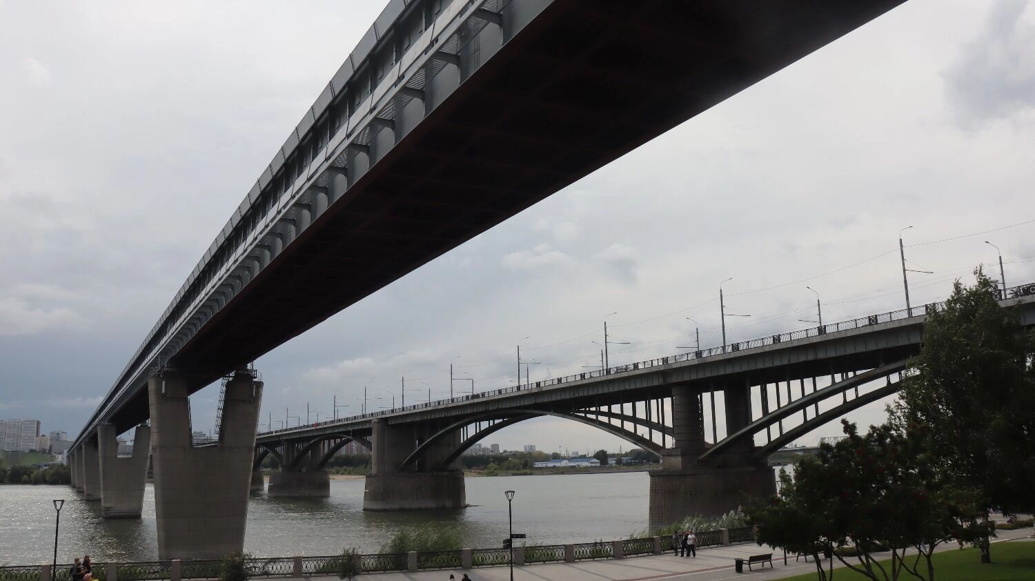 Метромост
