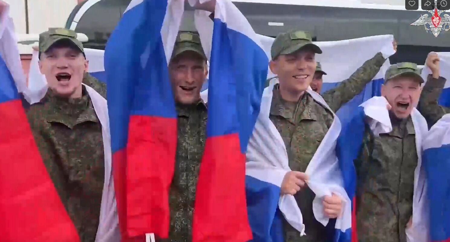 «Мама держалась из последних сил»: из украинского плена вернули двух контрактников из Прикамья
