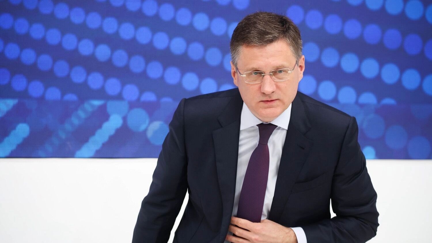 Вице-премьер РФ Александр Новак призывает не пугать нефтяной рынок грозными прогнозами