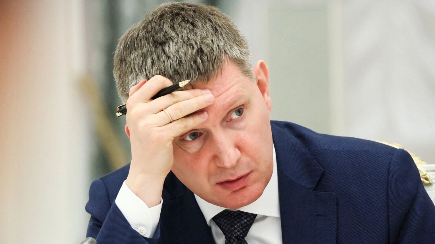 Министр экономического развития РФ Максим Решетников стагнацию в экономике РФ пока называет осторожно: риск переохлаждения
