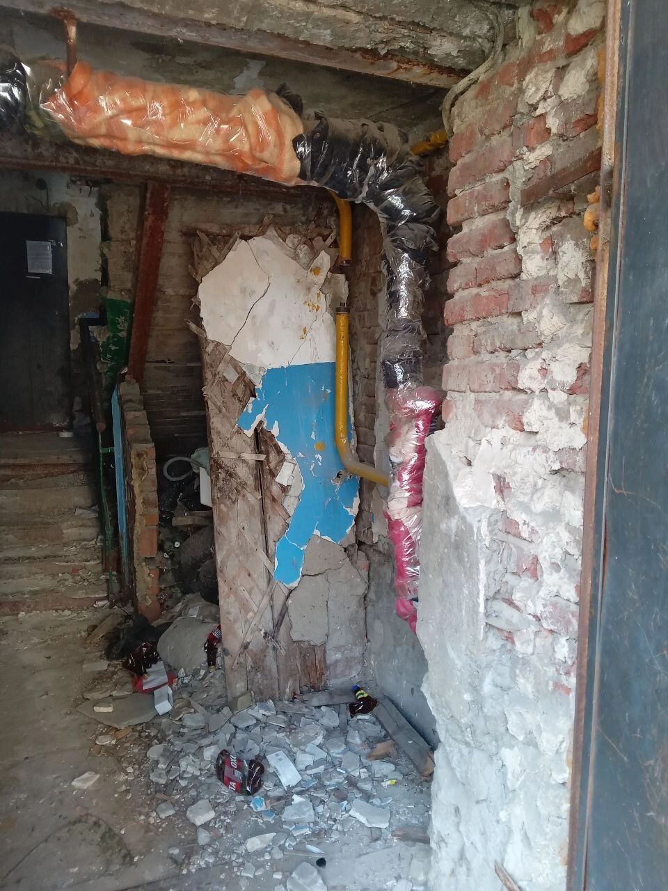 Мусор, кирпичи и нет людей