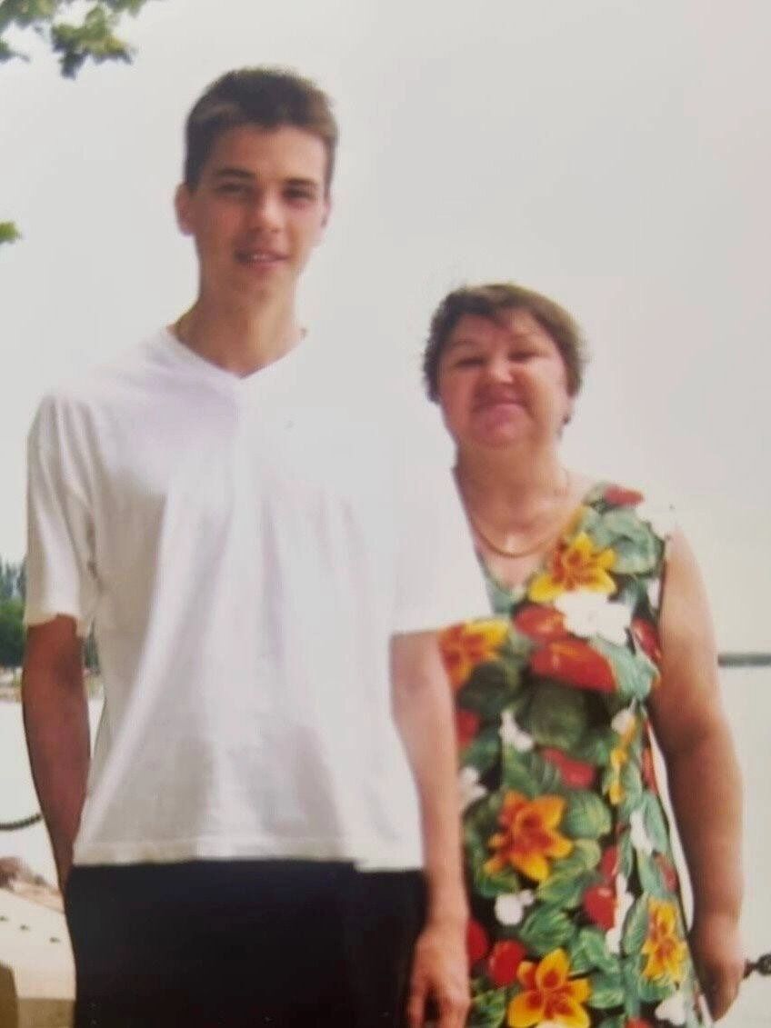 Юрий Шалабаев опубликовал архивное фото с&nbsp;мамой