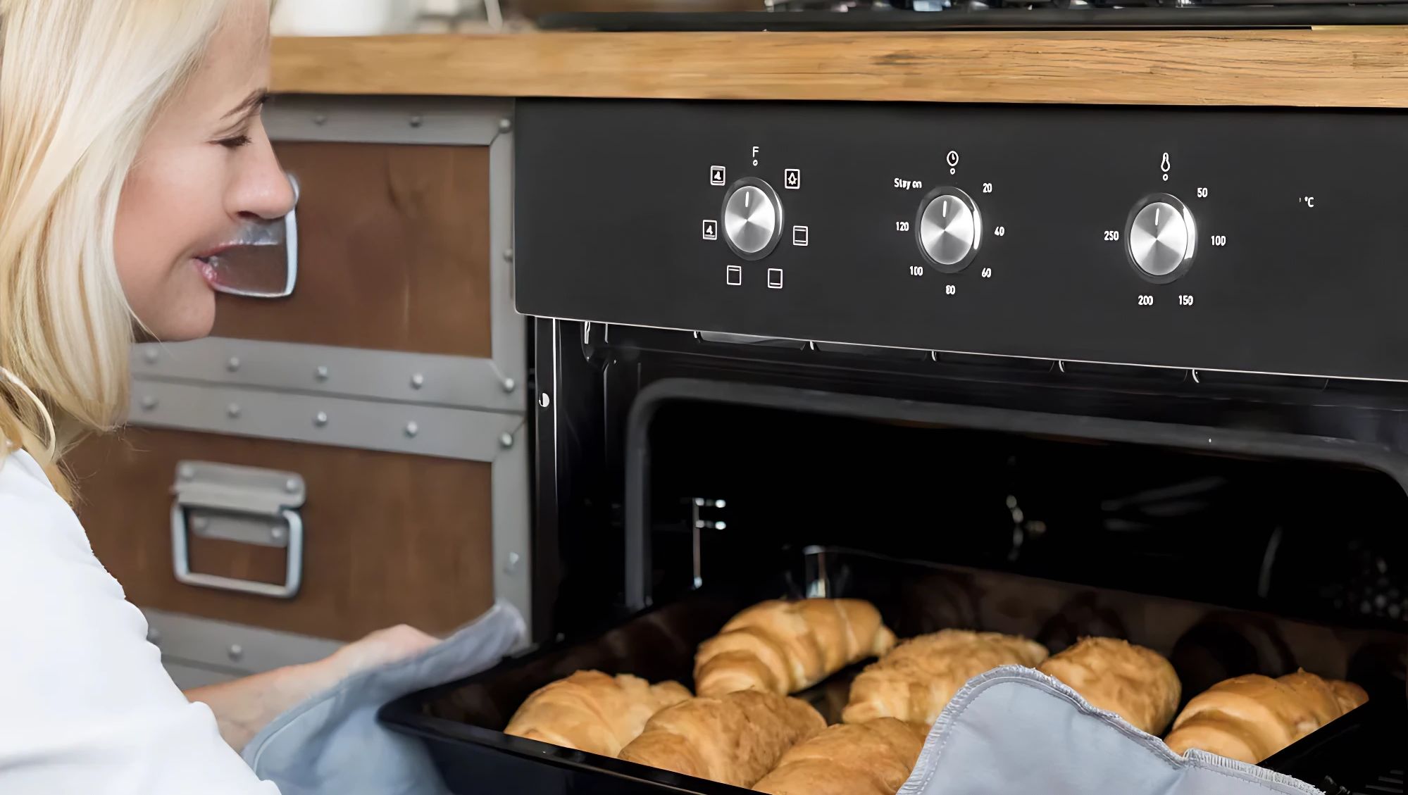 Современная кухня со встраиваемой техникой