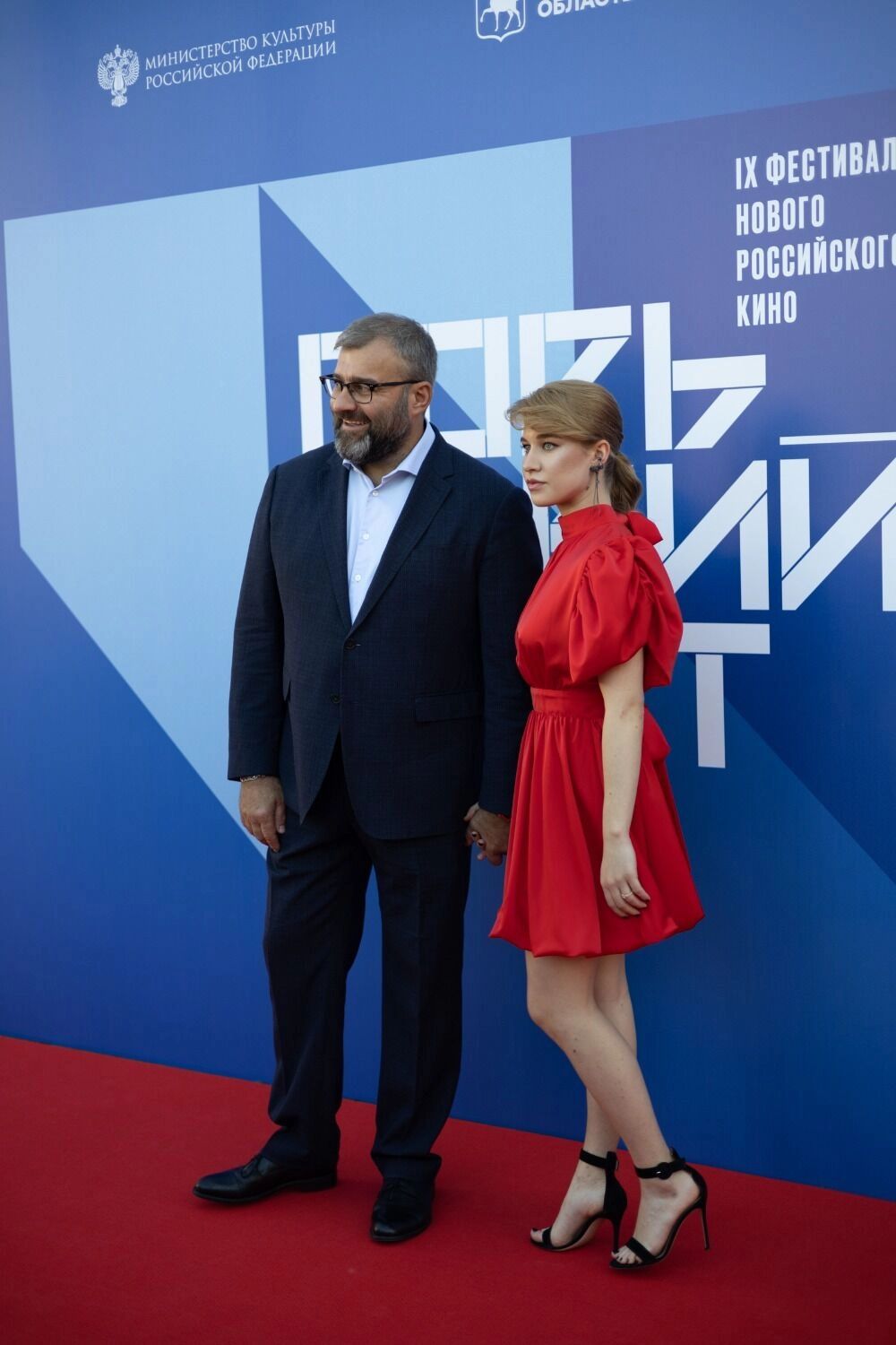 Михаил Пореченков и Оксана Михеева появились на дорожке с детьми