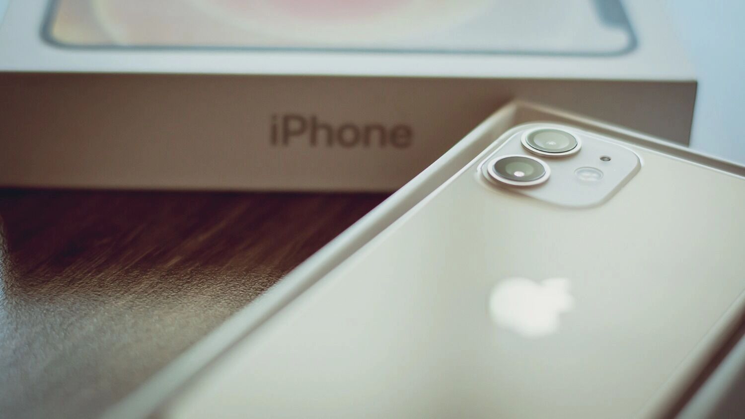 В Госдуме заявили, что RuStore может появиться на платформе Apple при условии, что сама компания выполнит требования российского законодательства