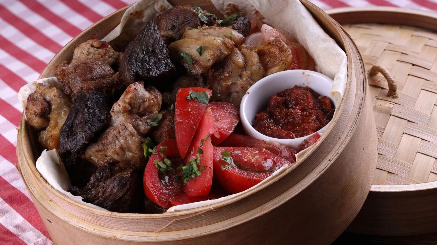 Маринованное мясо для шашлыка хранится не больше недели