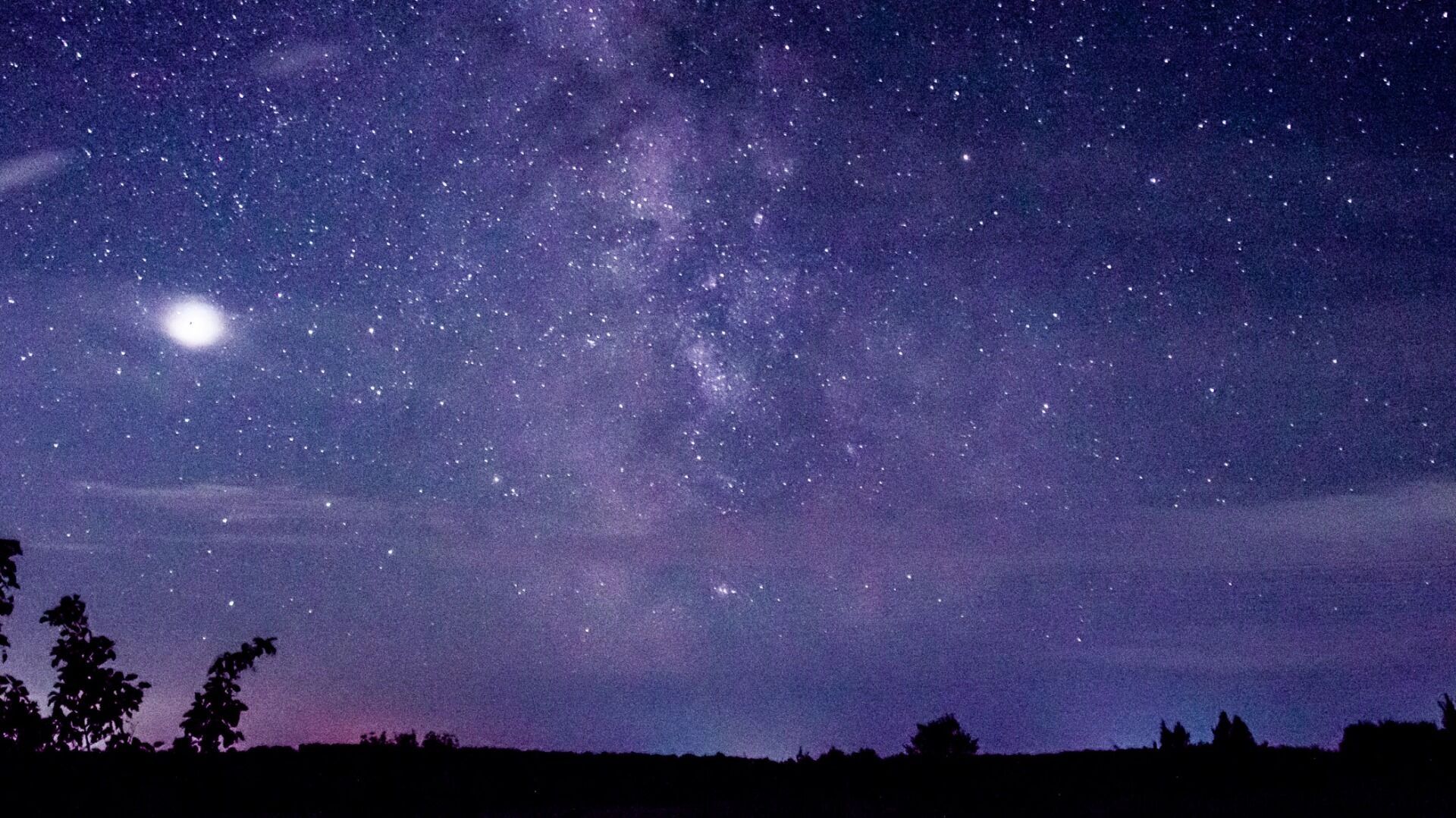 Столичный регион «атаковали» светящиеся объекты. Что видели в небе над Москвой? Столичный регион «атаковали» светящиеся объекты. Что видели в небе над Москвой?