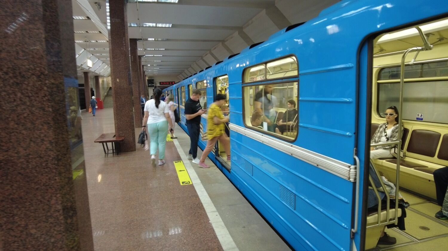 Вагон метро