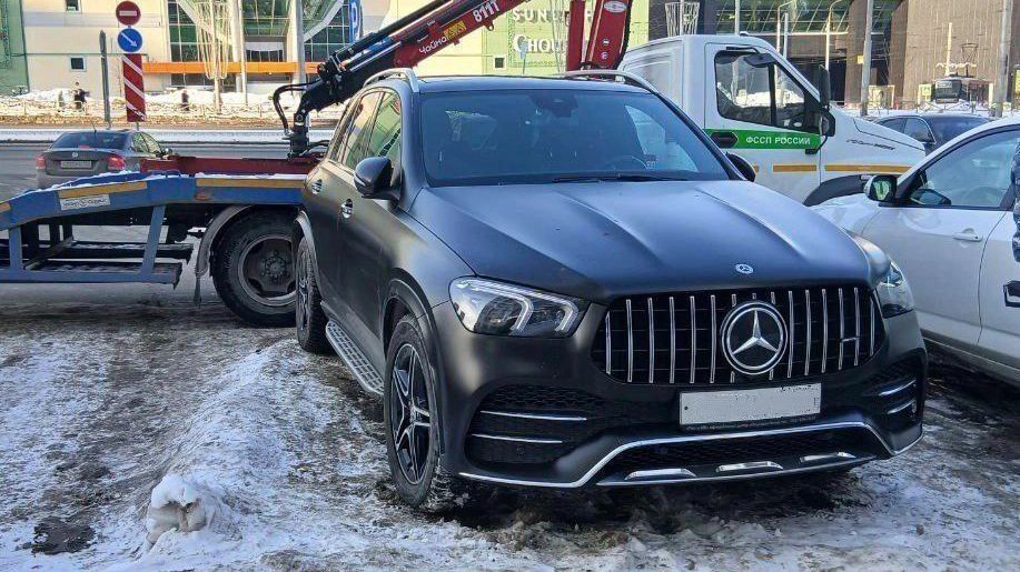 Прокуратура требует уволить пермскую чиновницу, у которой изъяли Mercedes
