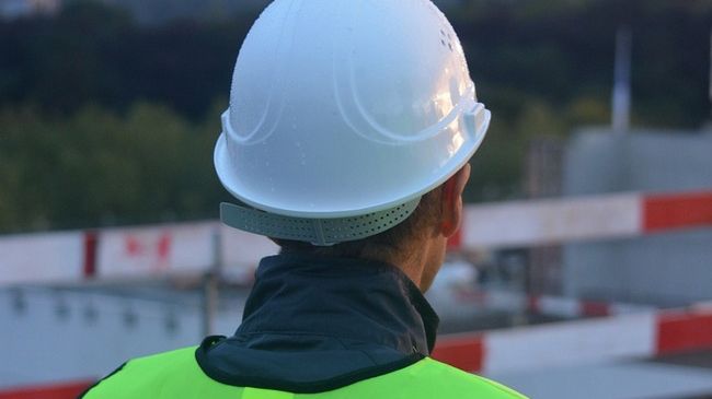 Кадровый голод: в Петербурге не хватает рабочих