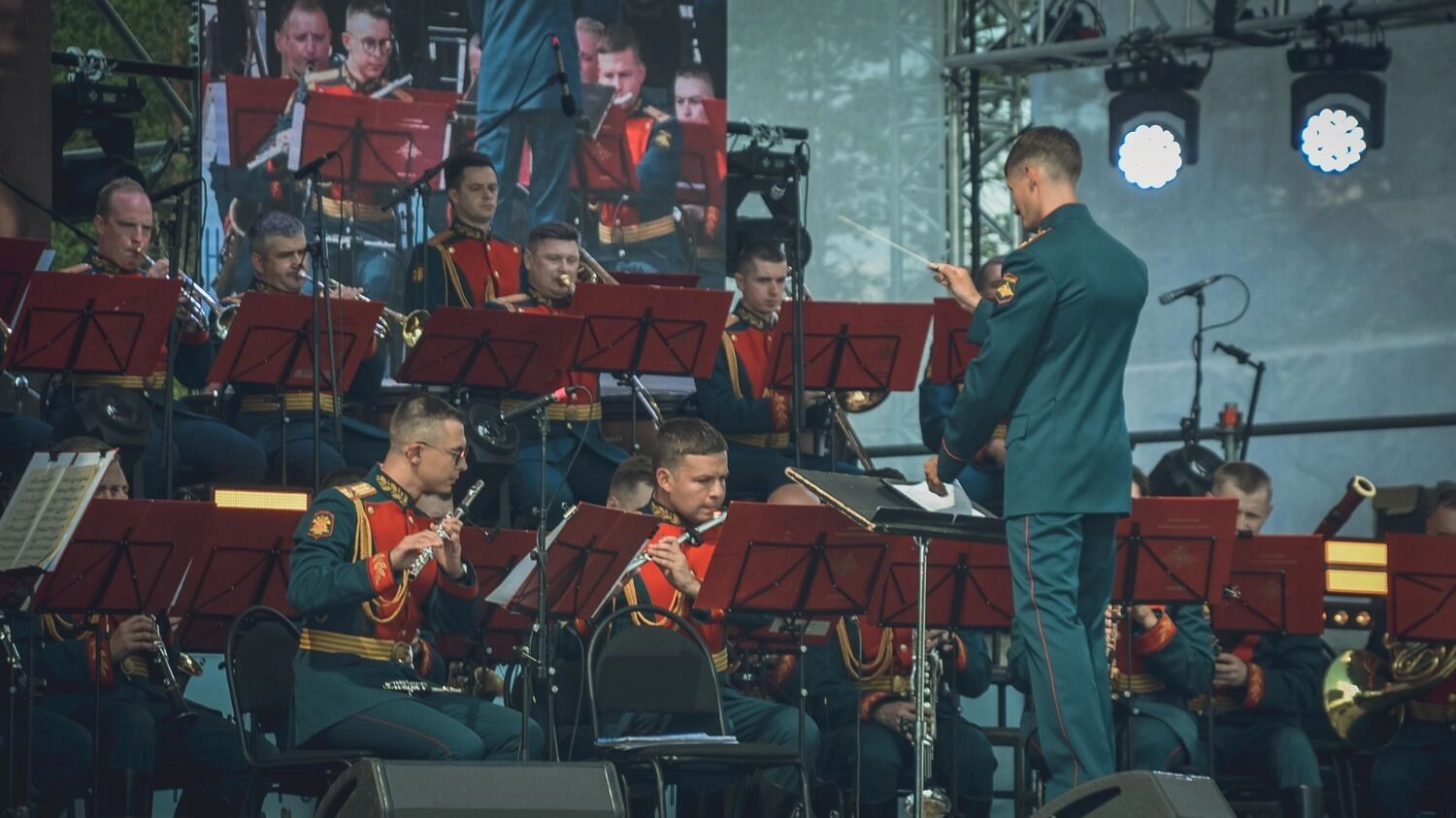 С низкими баллами по ЕГЭ на бюджет возьмут на агронома в Новосибирске или на музыканта в Ростове-на-Дону