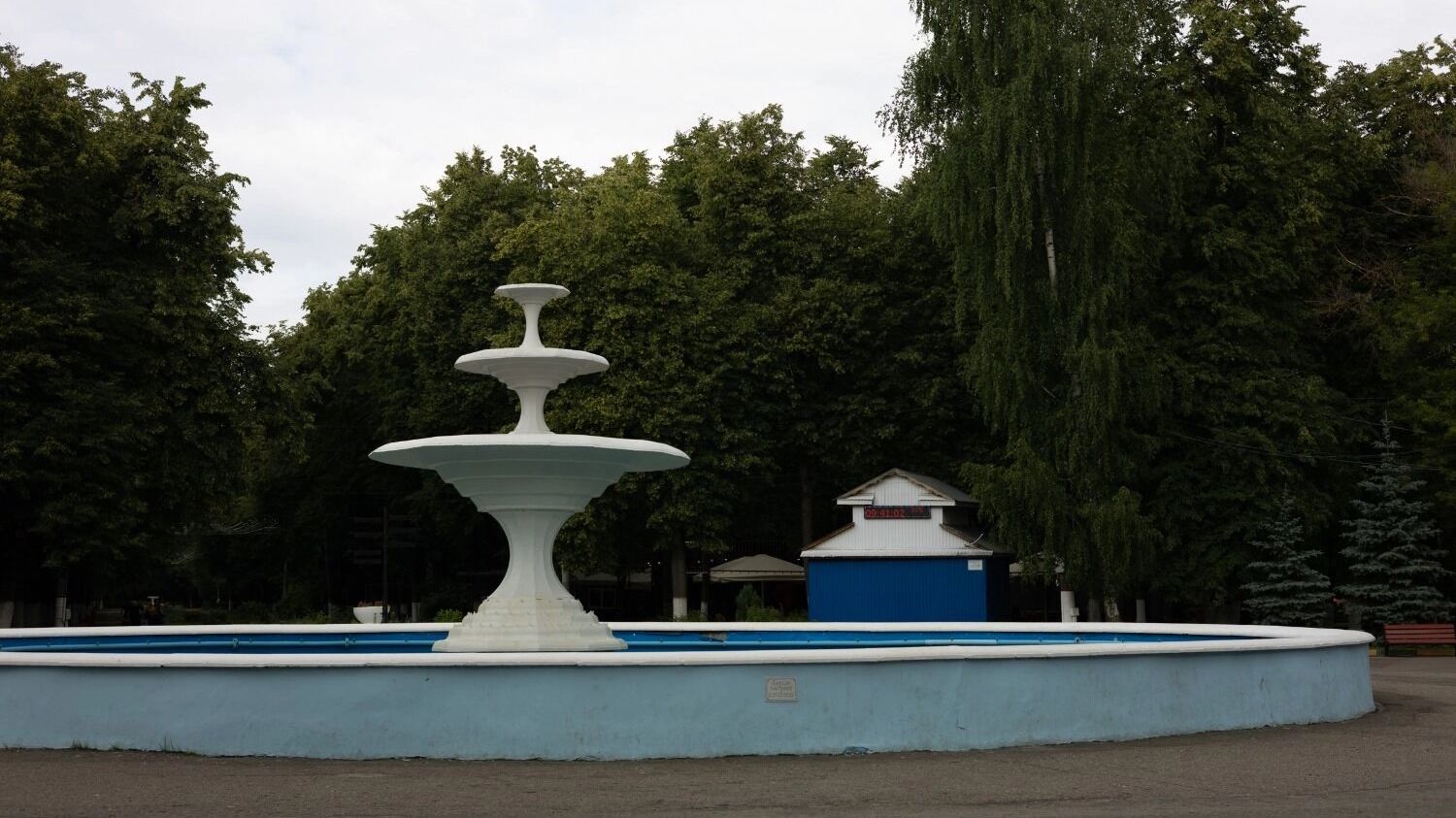Водянова гуляла в Автозаводском парке