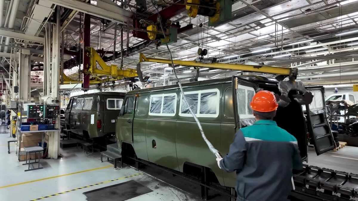 «Буханка» остается на конвейере УАЗа и получает американский мост