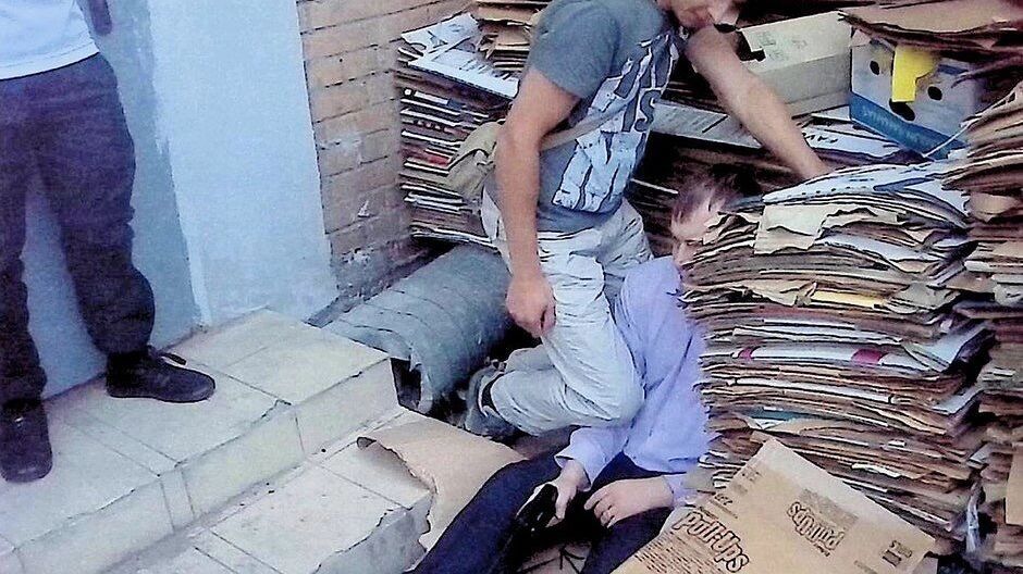 Арест майора Евсюкова у супермаркета, в котором он стрелял в ни в чем неповинных людей