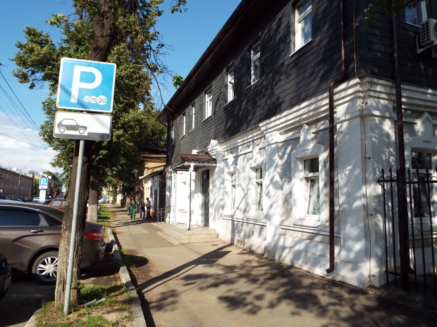 Улица со старинными домами в Канавине