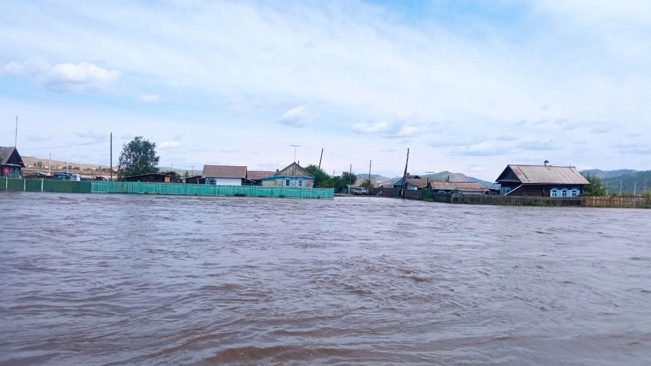 Residents of Urulga showed a flood in the village