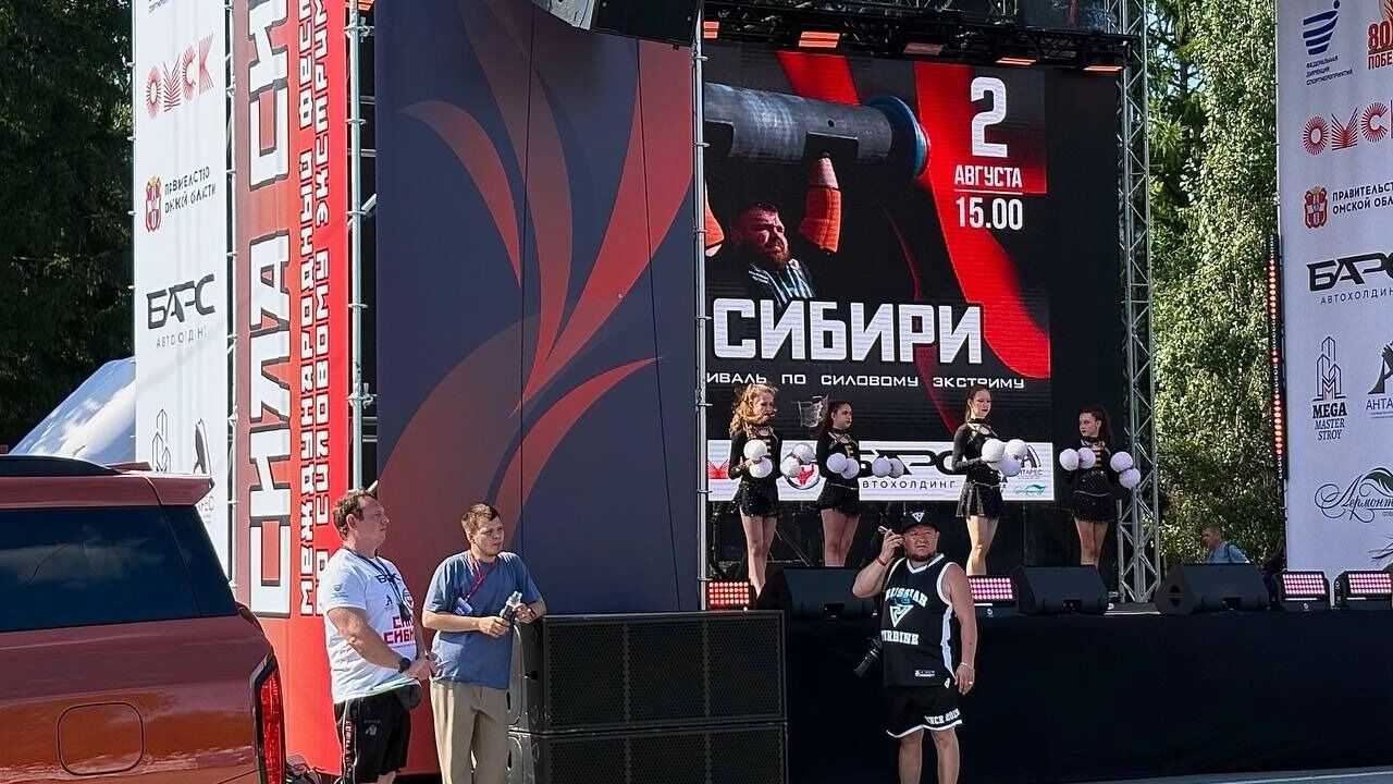 Спортсмены соревновались в поднятии автомобилей и буксировке тяжелых снарядов