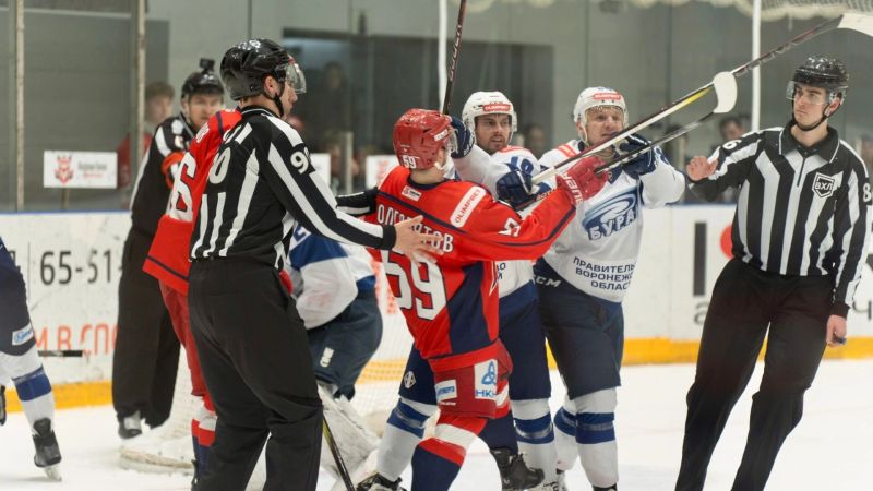 Хоккеисты «Ижстали» одержали победу в матче с воронежским «Бураном»