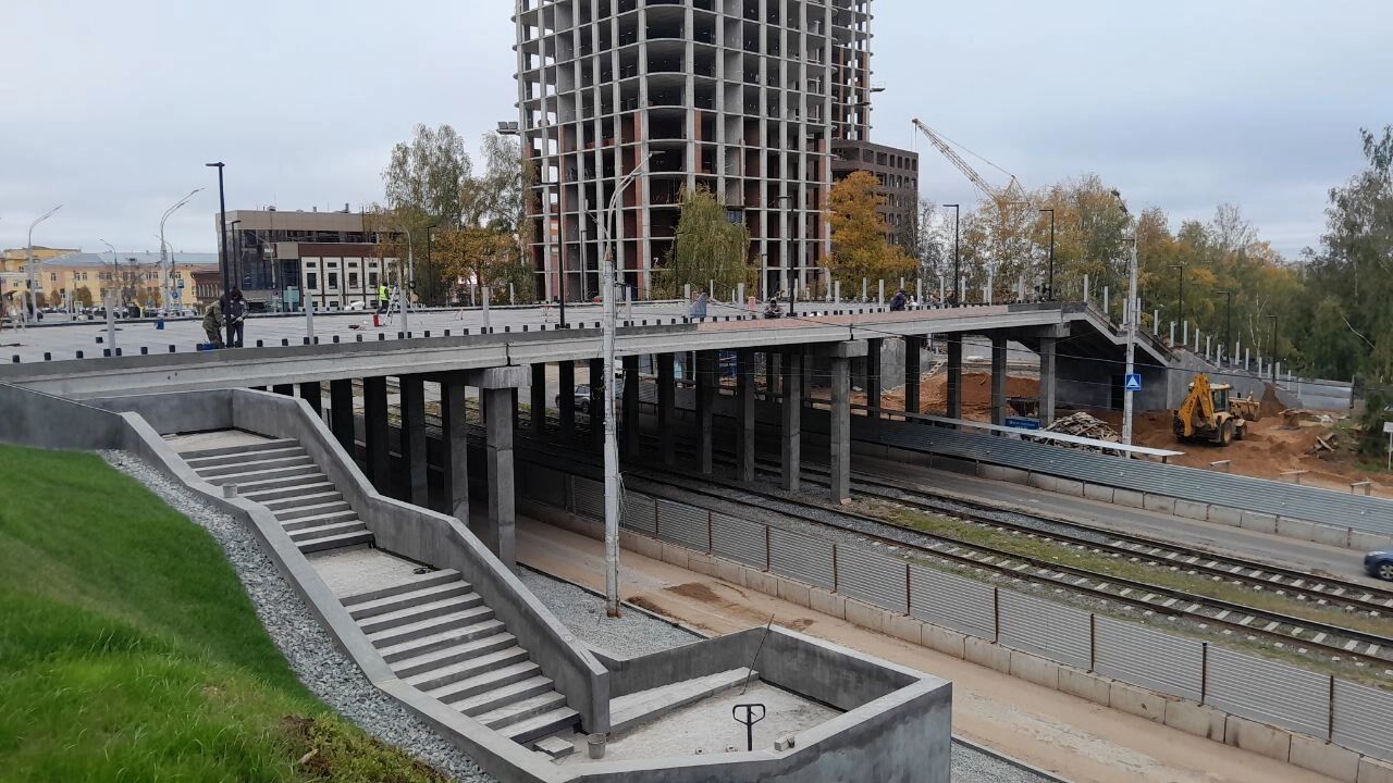 Обновленный северный спуск пешеходного моста