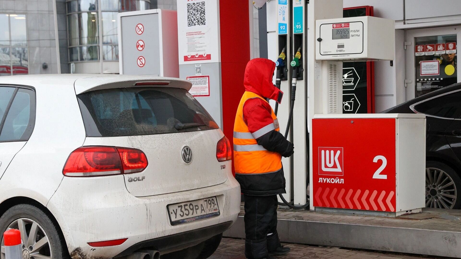 Власть одобрила новый рост цен на бензин: нефтяникам — поддержка, народу — переплата