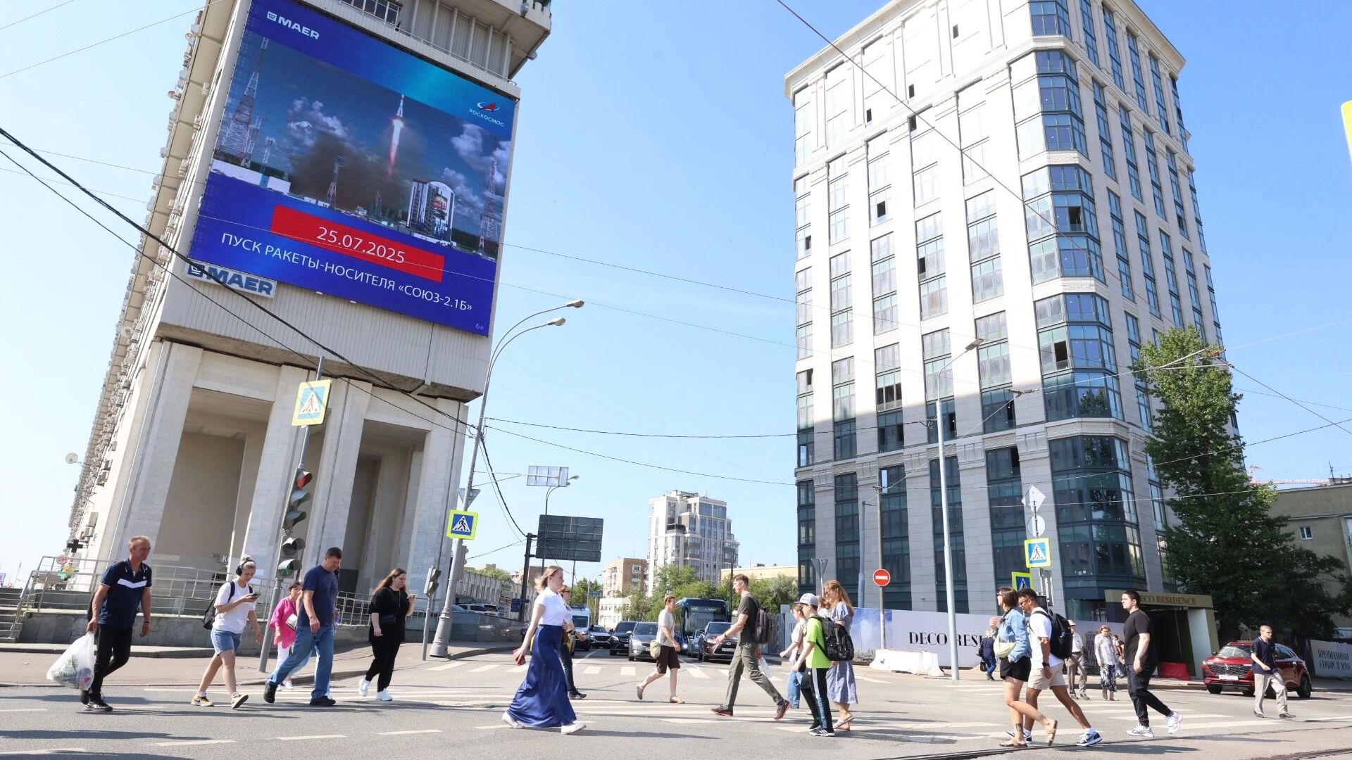 На уличных экранах всей страны демонстрировали запуск ракеты с космодрома Восточный