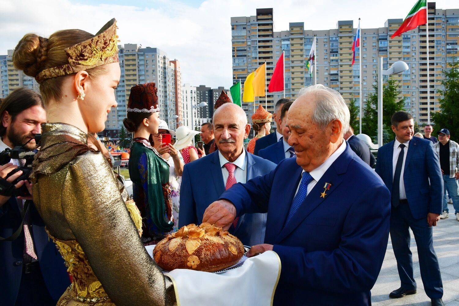 Минтимер Шаймиев на скачках в Казани