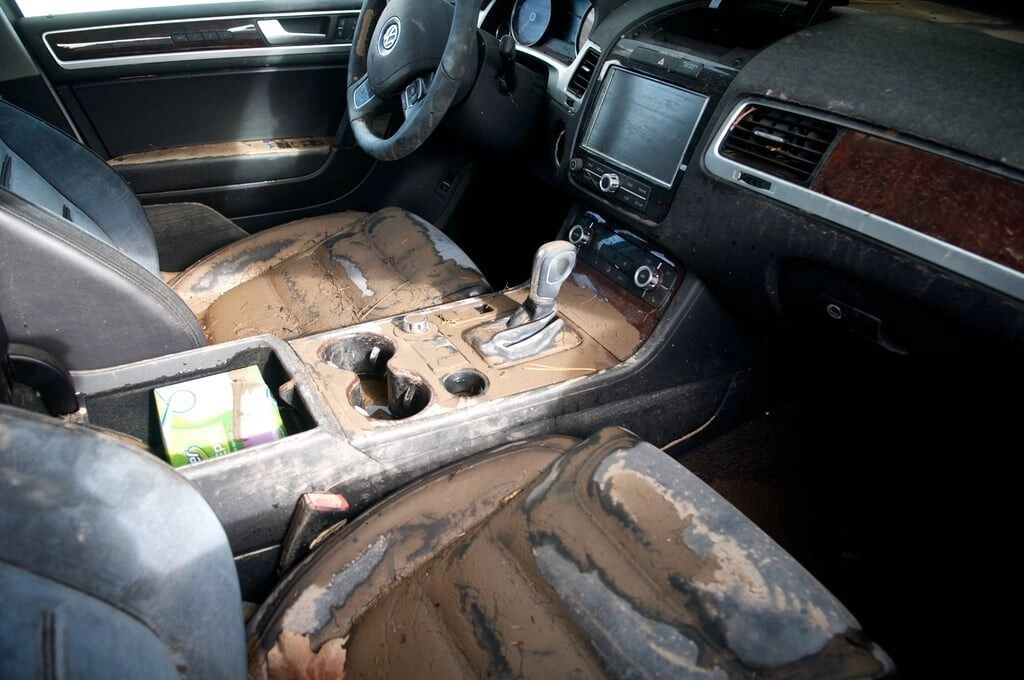 Салон затопленного Volkswagen Touareg