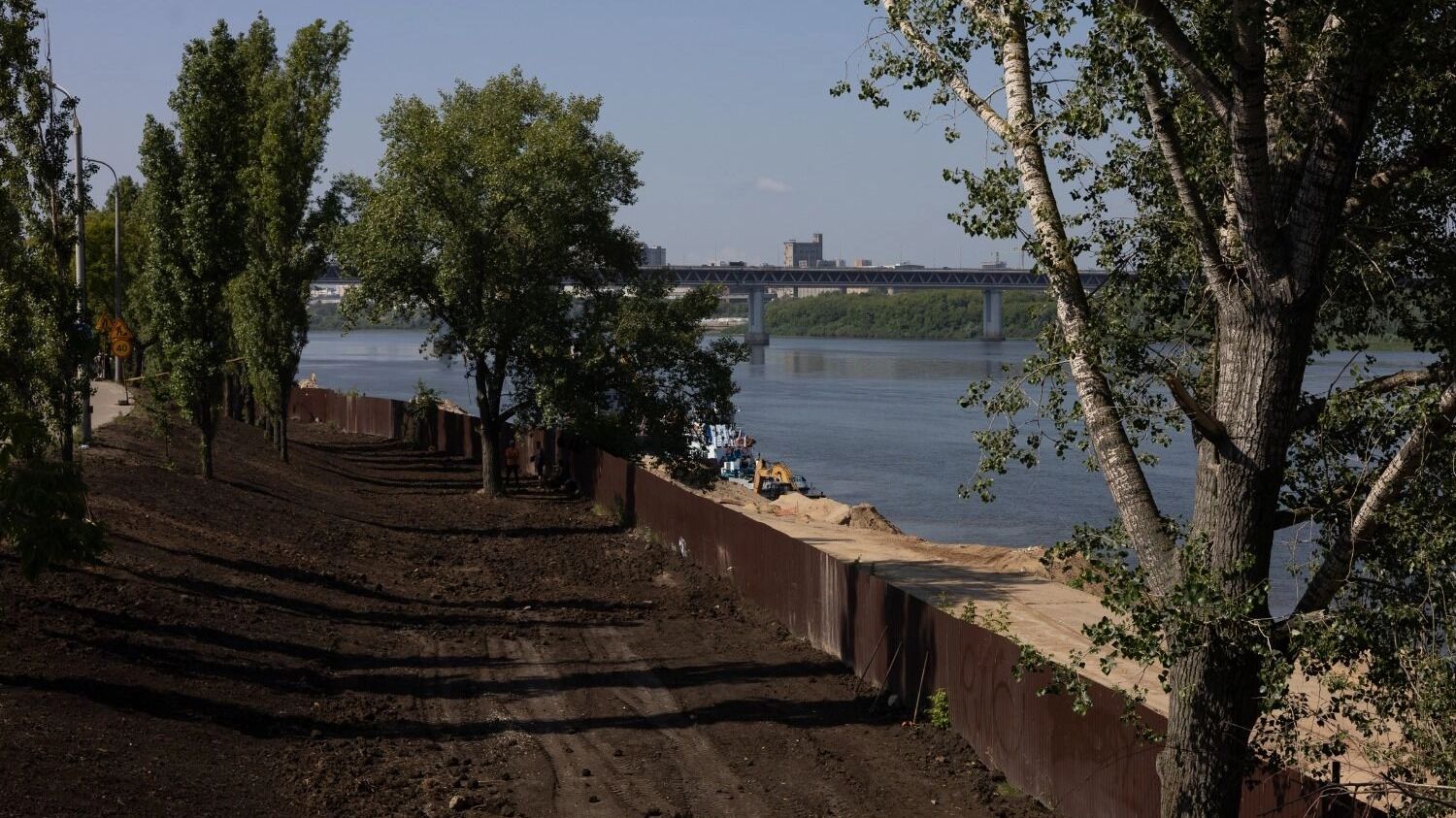 Сейчас работы ведутся прямо с воды