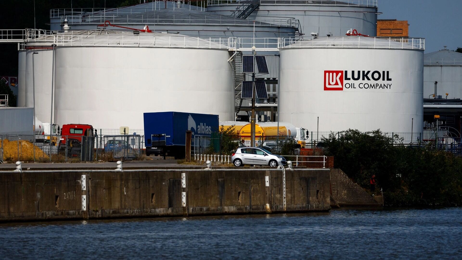 Кто купит российскую нефть? Как изменится мировой рынок после новых санкций США Кто купит российскую нефть? Как изменится мировой рынок после новых санкций США