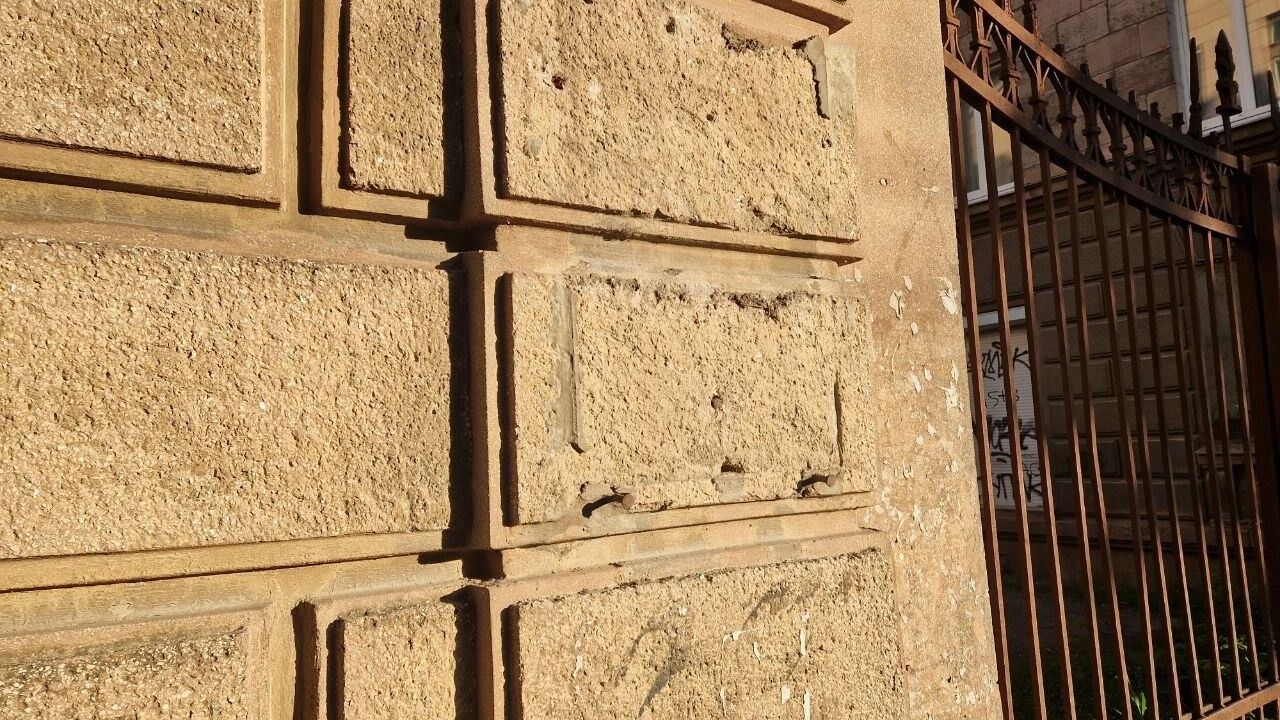 Мемориальная доска бизнесмену Андрею Ермолаеву и его телохранителю Игорю Кокуше на Ленина, 61 в Нижнем Тагиле пропала