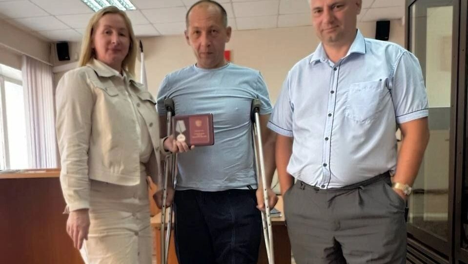 В Удмуртии суд прекратил преследование награжденного медалью участника СВО
